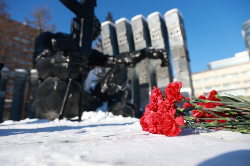 Памятник «Черный тюльпан»
