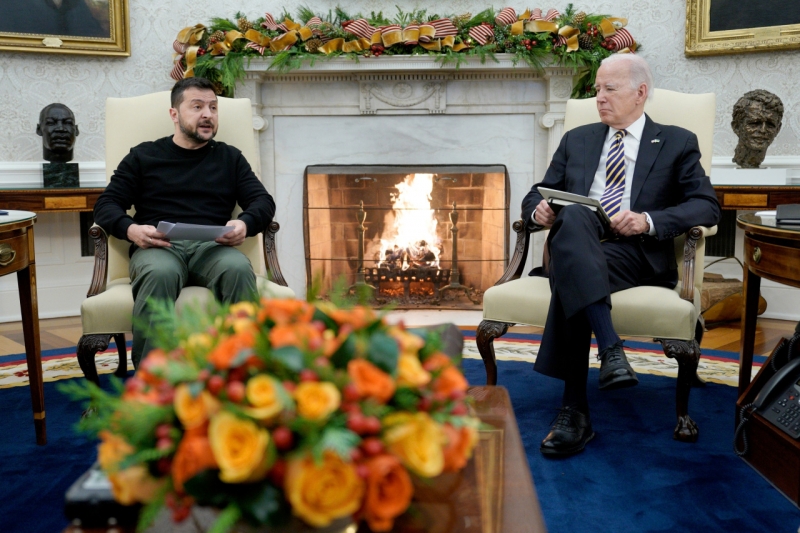 Владимир Зеленский (слева) и президент США Джо Байден во время встречи в Белом доме.