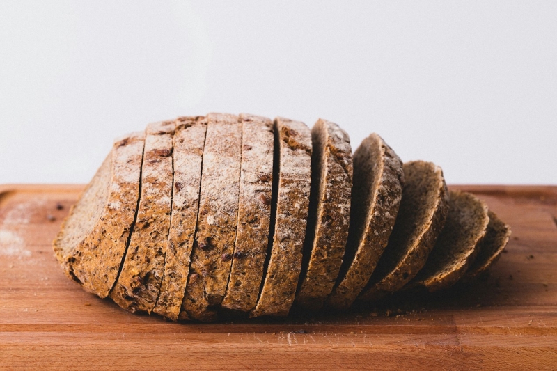 Булка хлеба, в разрезанном виде
