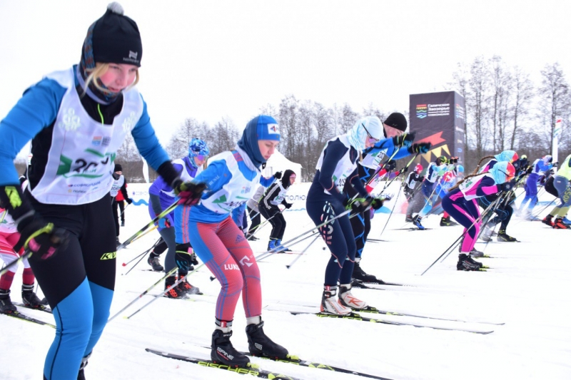 Сотни россиян вышли на лыжный марафон