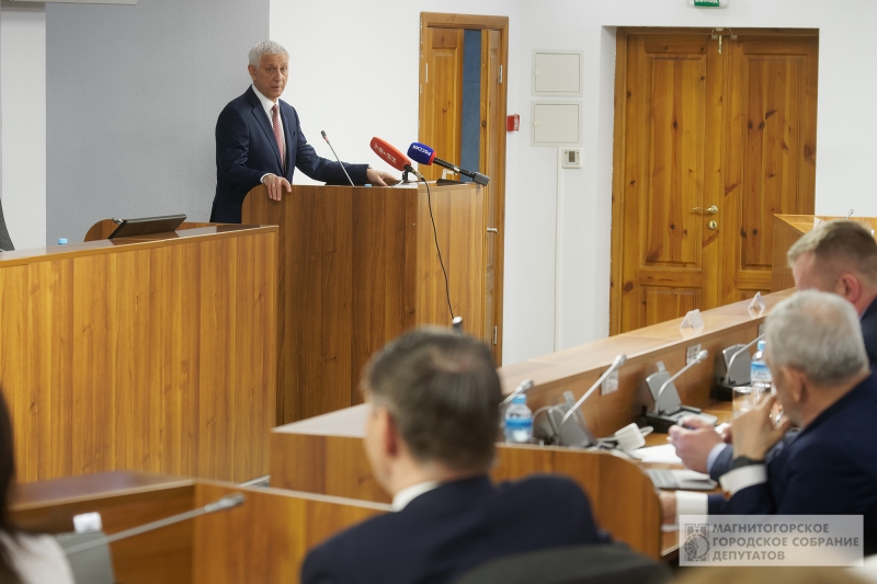 Сергей Бердников выступил с отчетом за 2023 год перед депутатами Магнитогорска