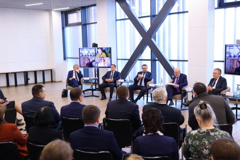 Эксперты обсудили пути развития и укрепления суверенитета России