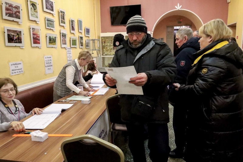 Свердловчане голосуют на выборах президента РФ