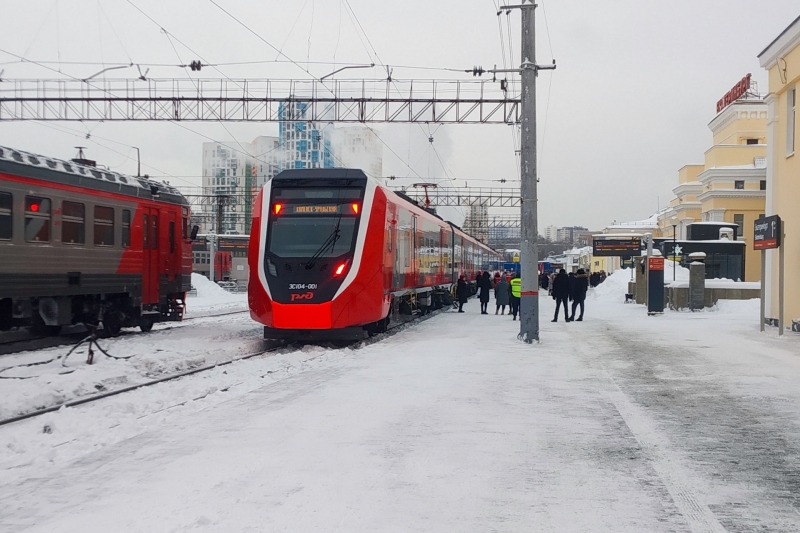 Электропоезд на станции Екатеринбург-Пассажирский