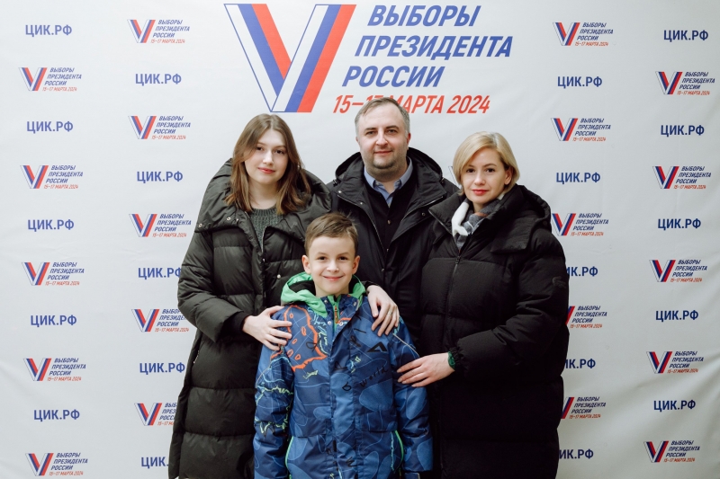 Олег Гербер с семьей
