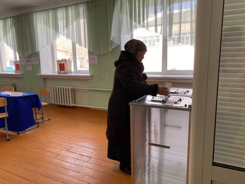 Тюменцы приходят на избирательные участки всей семьей