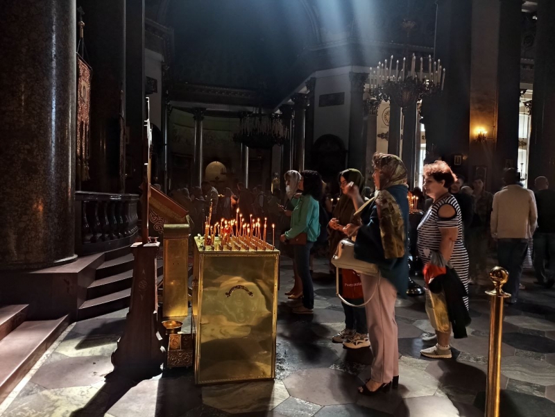 Православные молятся