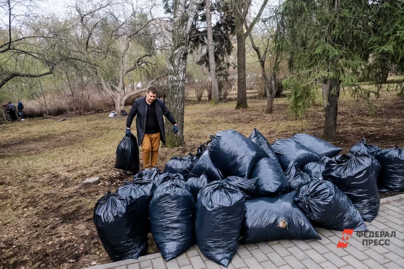До конца убрать мусор не удалось даже чиновникам