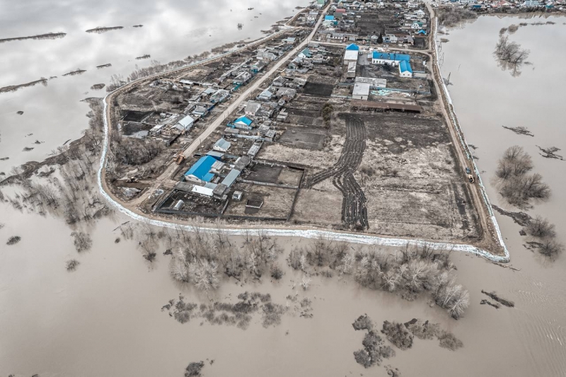 Тюменский губернатор опубликовал фото затопленных паводком деревень и дорог
