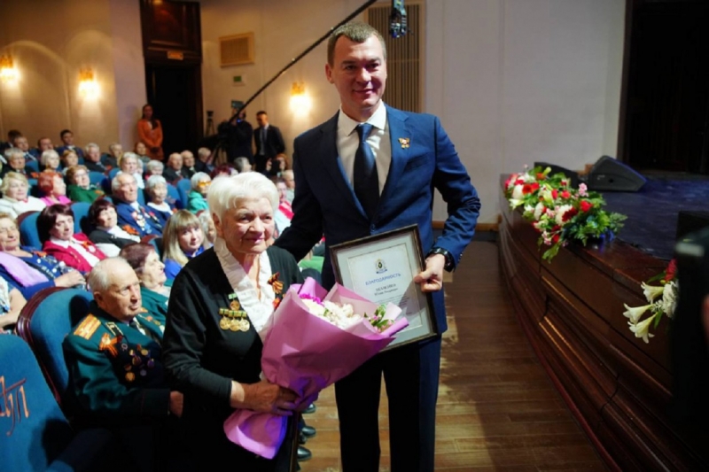 Михаил Дегтярев поздравил ветеранов с Днем Победы