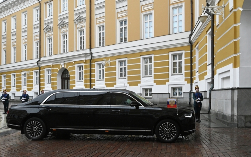 Путин на автомобиле Аурус в день инаугурации 7 мая 2024 года