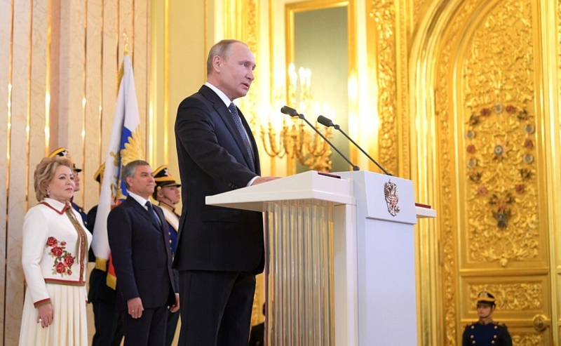 Президент Владимир Путин приносит присягу на инаугурации