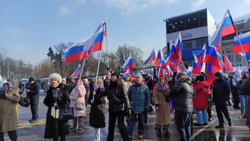 Шествие с флагами России