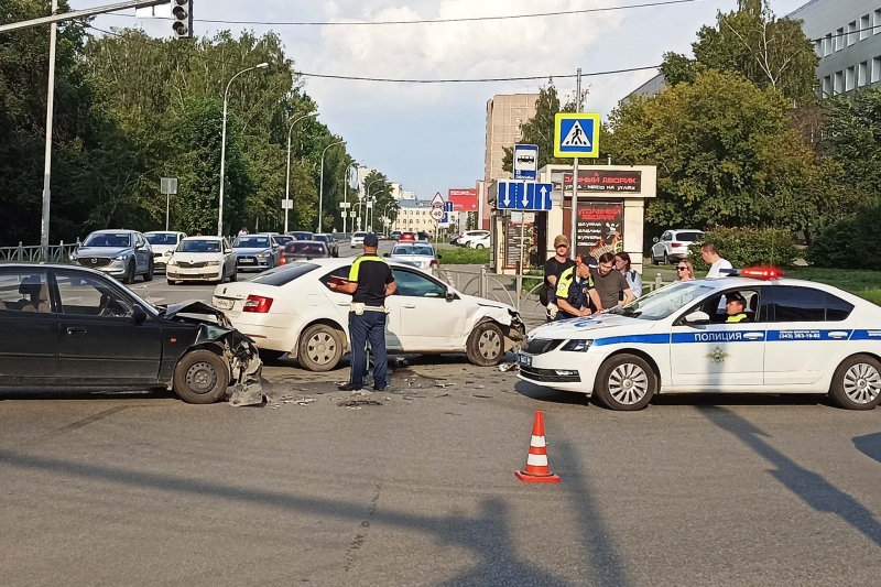 В Минздраве не запрещают, но не рекомендуют употреблять за рулем лекарства от которых хочется спать