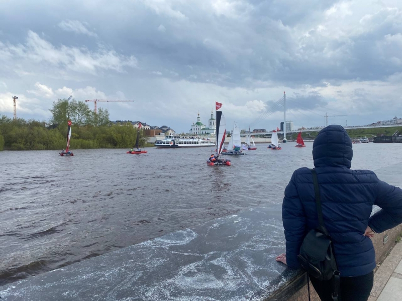 Посмотреть на водный парад собрались жители и гости города