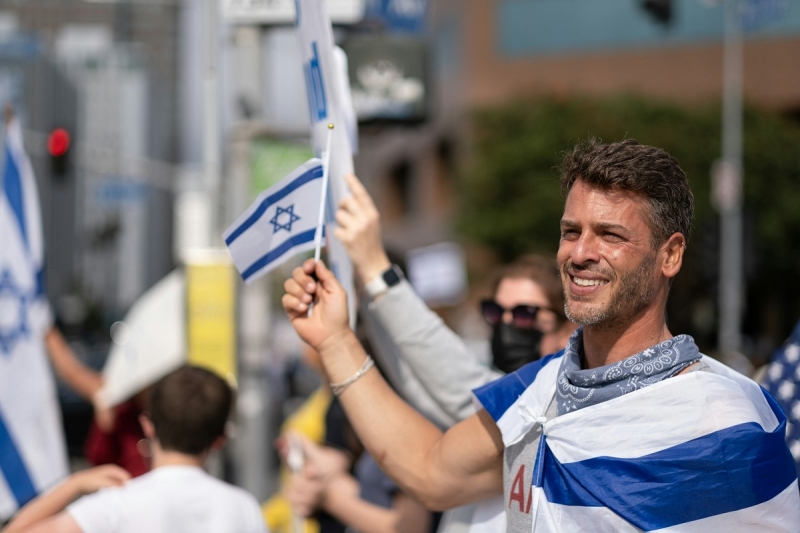 люди с флагами израиля