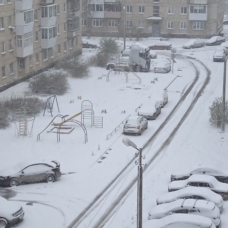 Обильный майский снегопад накрыл Екатеринбург в ночь на субботу