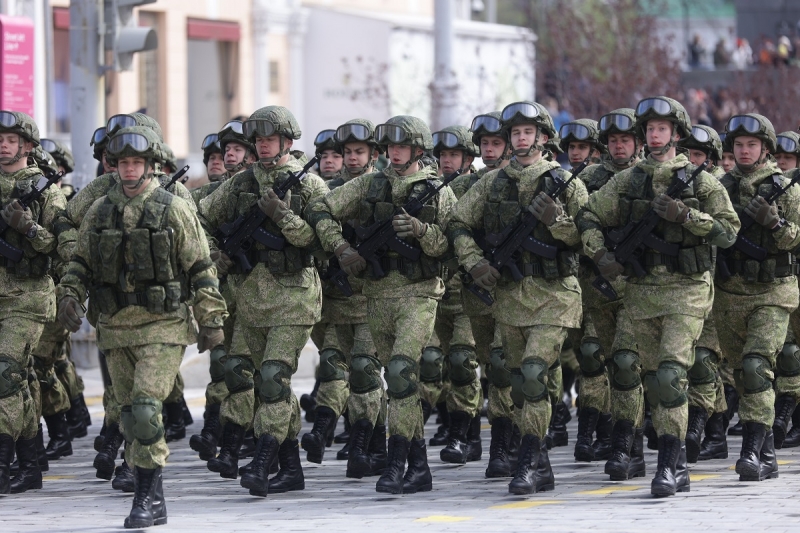 Колонну военной техники возглавил легендарный Т-34