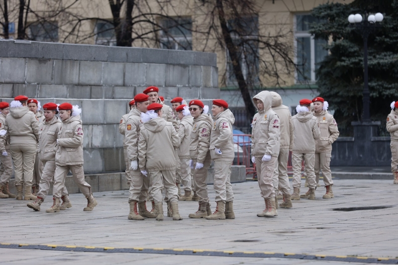 Колонну военной техники возглавил легендарный Т-34