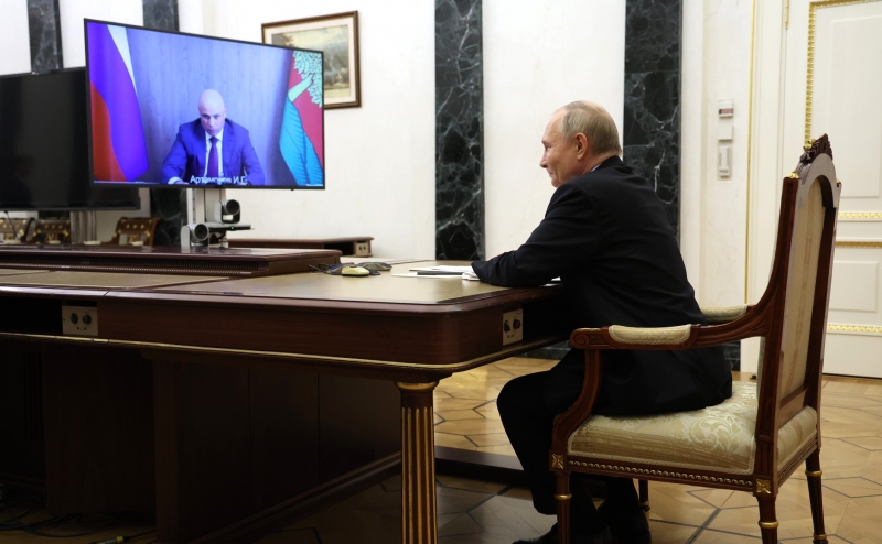 Владимир Путин и Игорь Артамонов