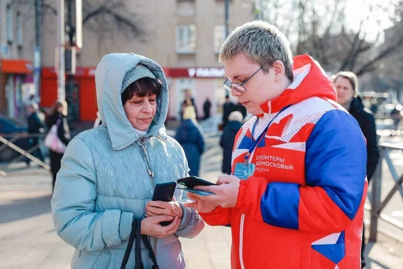 Волонтеры помогают жителям