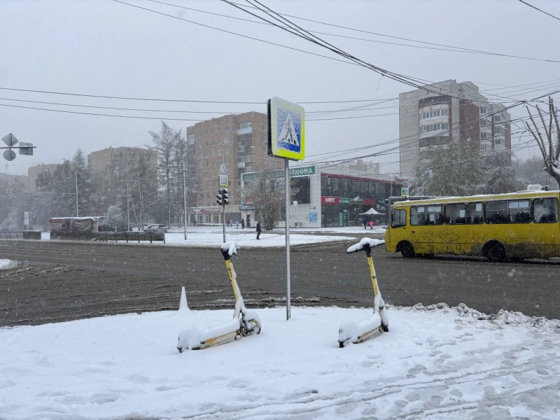 Из-за обледенения проводов в некоторых районах Екатеринбурга нет света