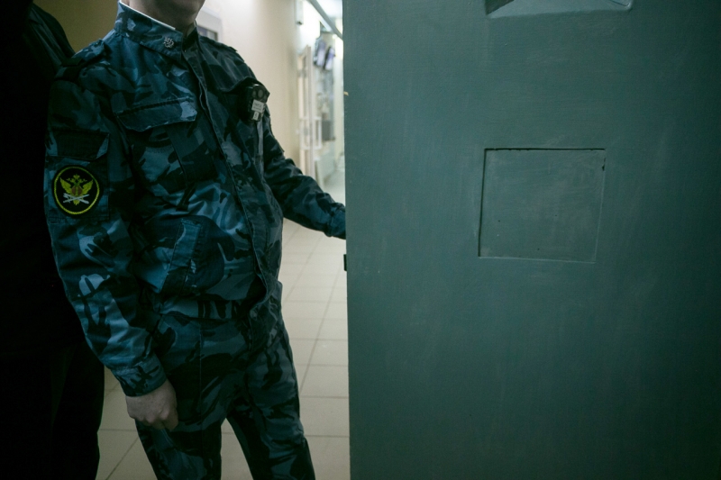 Эксперт отметил, что сотрудники ФСИН напрямую контактируют с заключенными