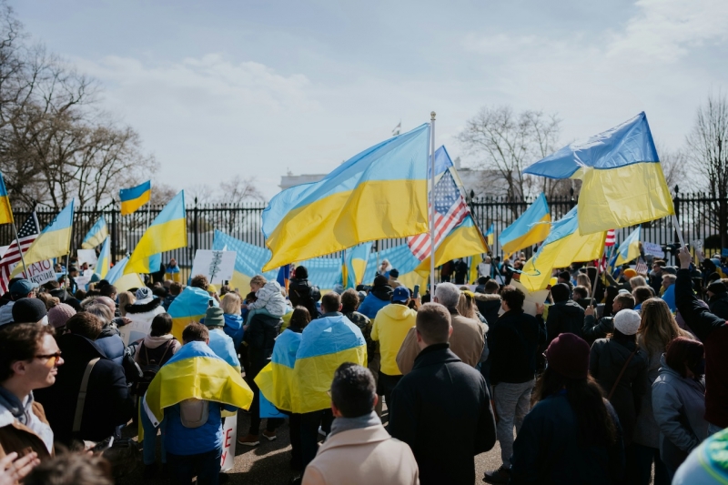 Украинские флаги на демонстрации в США