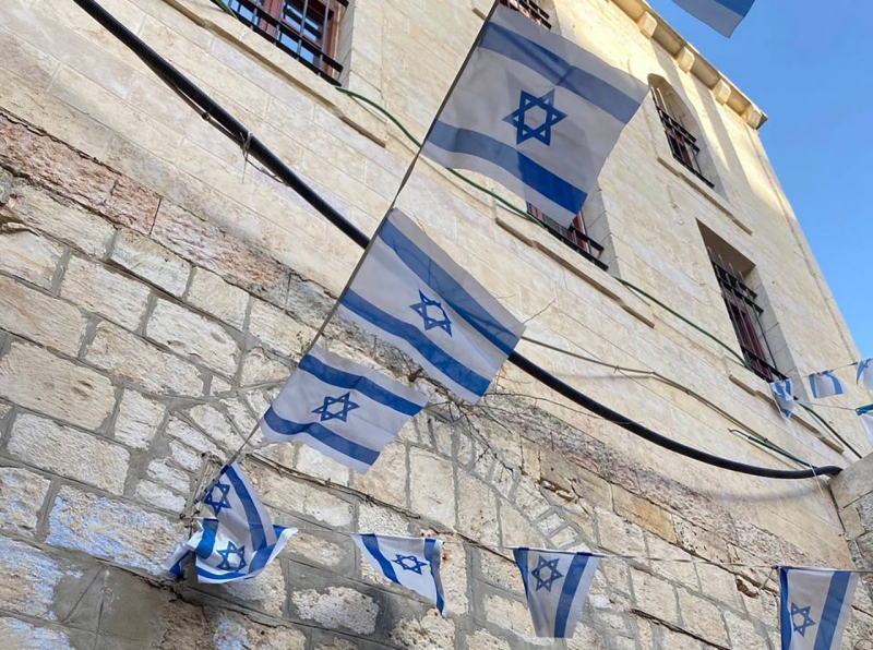 Развиваются флаги Израиля