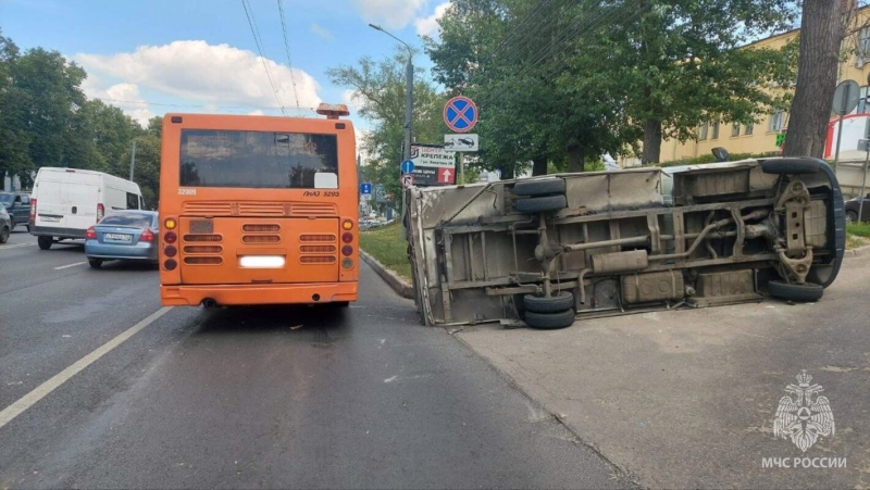 На проспекте Гагарина в Приокском районе произошло ДТП с рейсовым автобусом и грузовой ГАЗелью