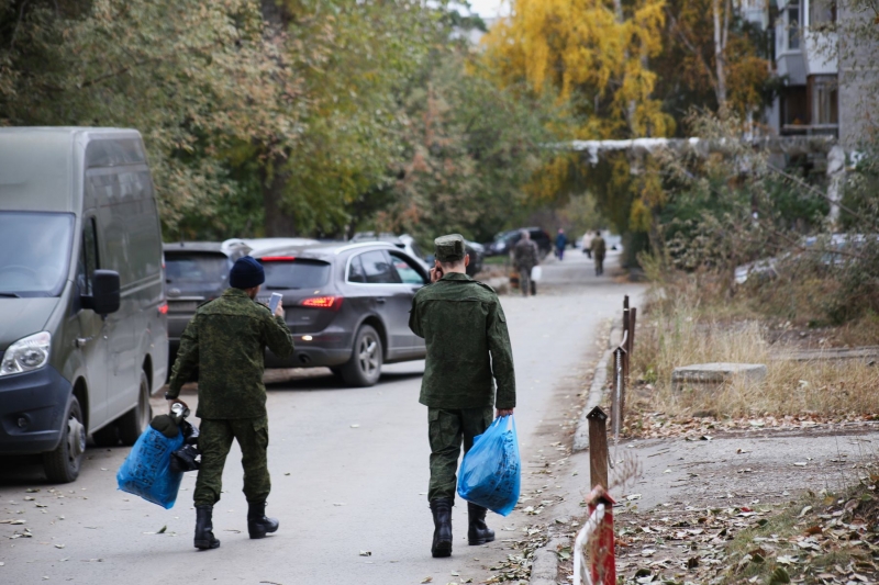 Военнослужащие