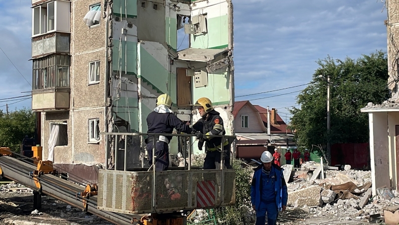 Спасатели извлекли из-под завалов 26 человек, 10 погибли