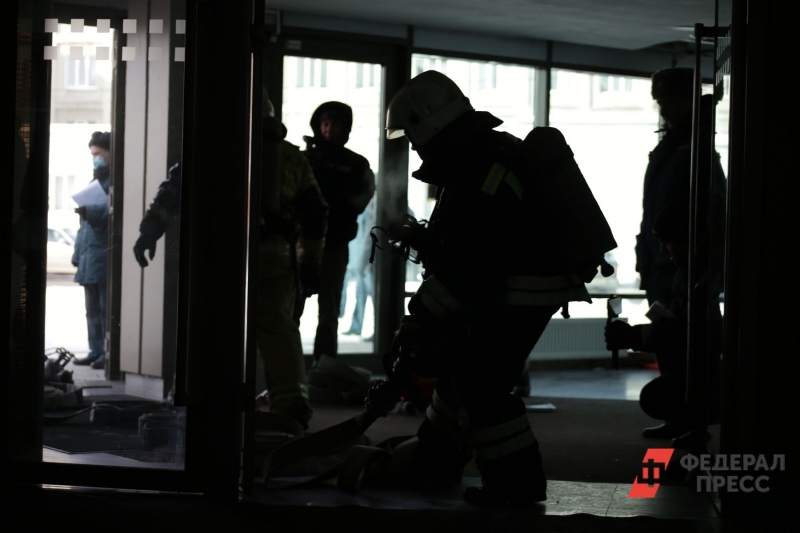 сотрудники мчс