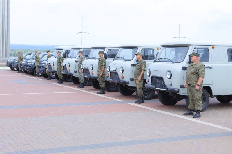 По инициативе правительства Самарской области в зону СВО 18 августа отправили партию спецсредств и автомобили