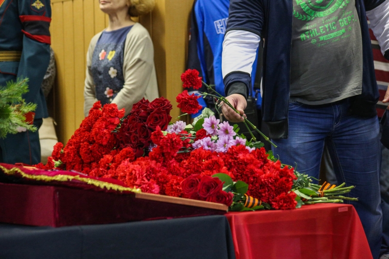 Свою любовь к почившему можно проявить через молитвы о нем, отметил священник