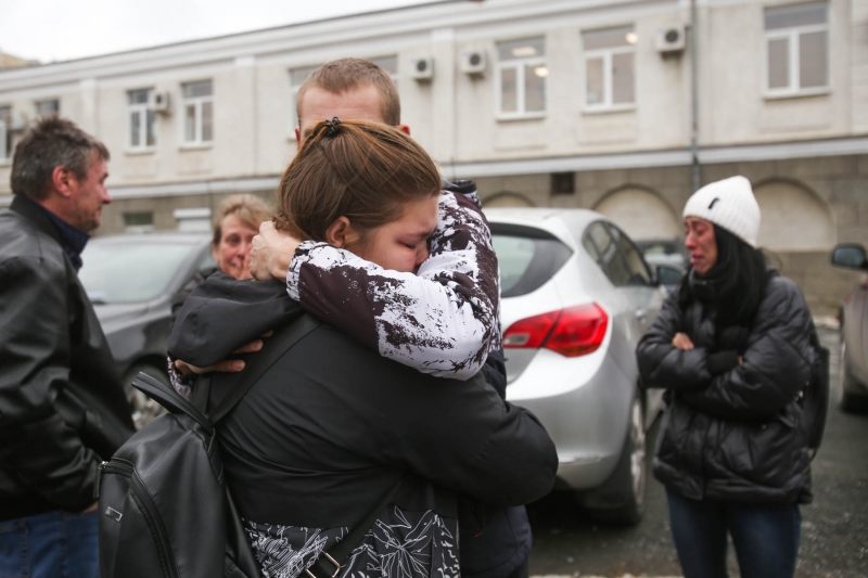 Чтобы справиться с тревогой, женщине стоит больше общаться с близкими