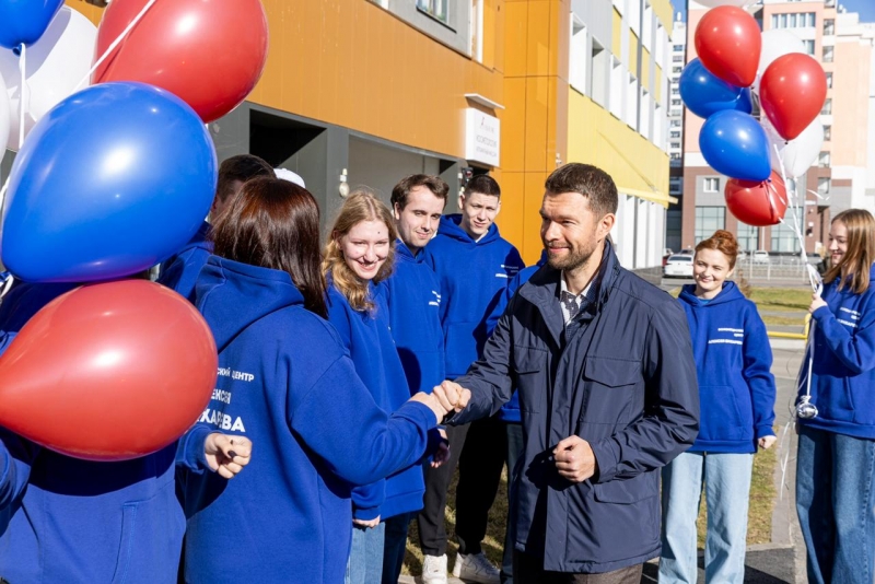 Алексей Вихарев распахнул двери нового офиса для волонтеров