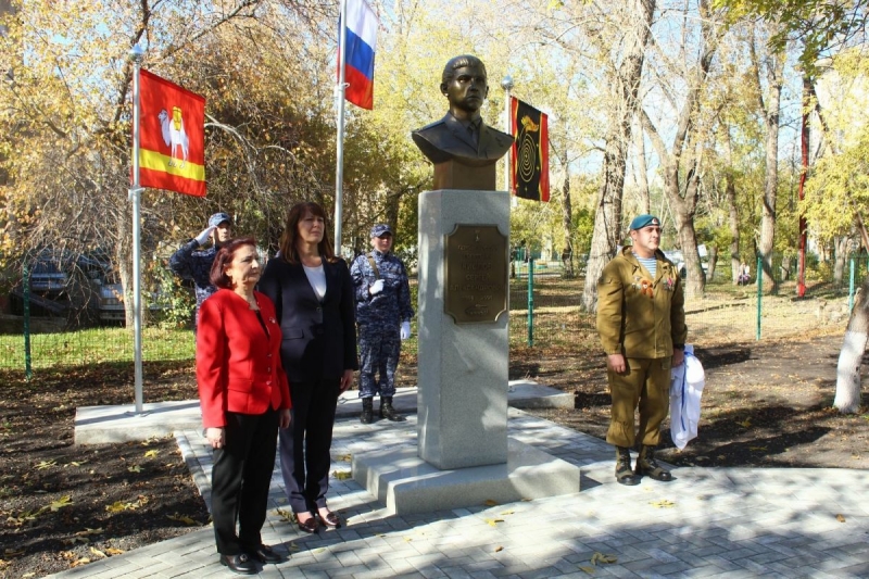 Открытия монумента ждали много лет