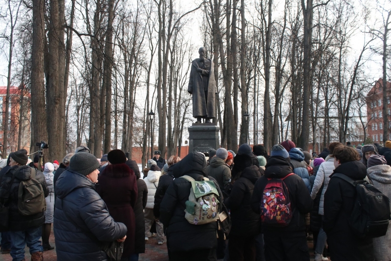 Памятник Достоевскому