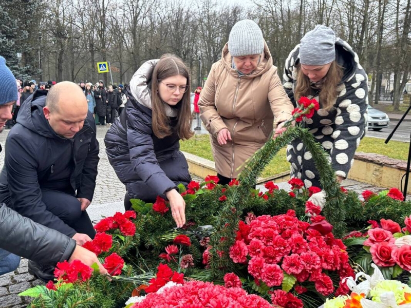 Волонтеры почтили память Героев, чье мужество и стойкость навсегда вошли в историю нашей страны, но чьи имена остались неизвестными