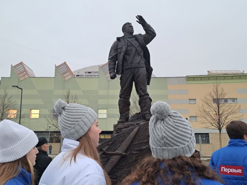 Память легендарного летчика увековечили в столице