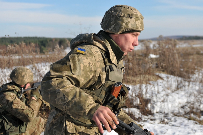 Украинские военные бегут с поля боя