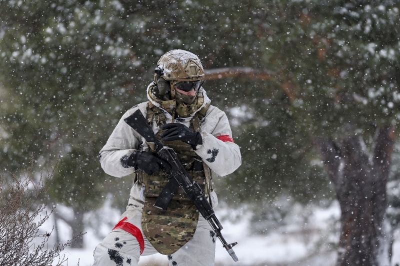 Военнослужащий