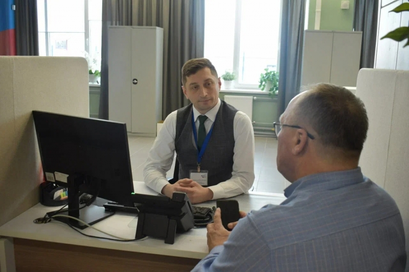 Александр Заозеров  консультирует участников СВО и членов их семей