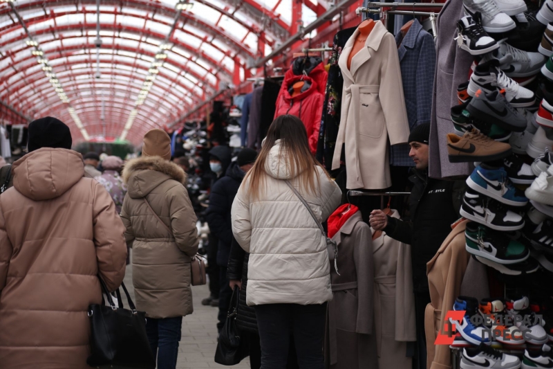 У продавцов должны быть аппараты для безналичной оплаты