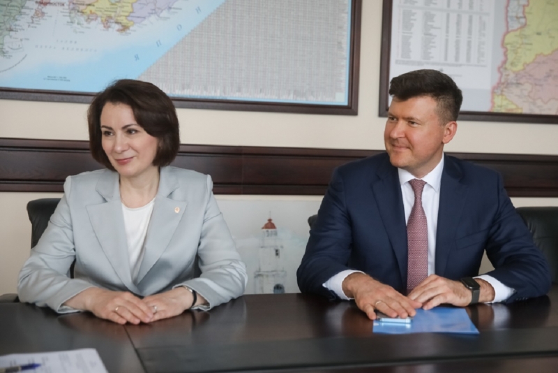 В современном мире женщины приезжают во Владивосток за карьерой