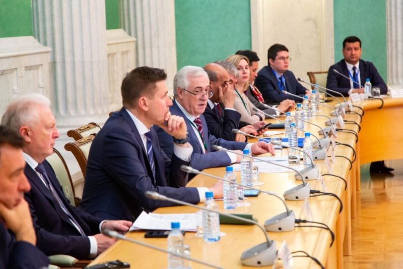 Модератором встречи выступил ректор УрГЭУ Яков Силин