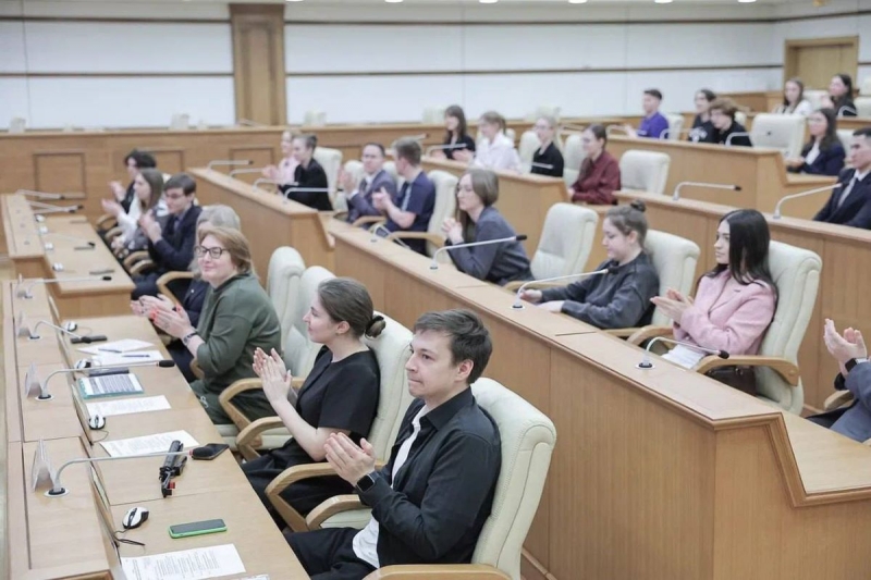 Людмила Бабушкина встретилась с группой студентов 4 вузов