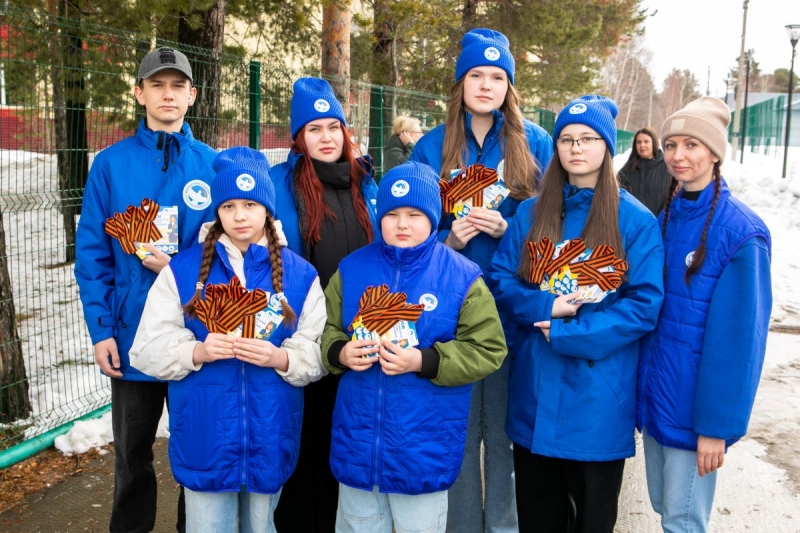 Высота монумента составляет 3 метра