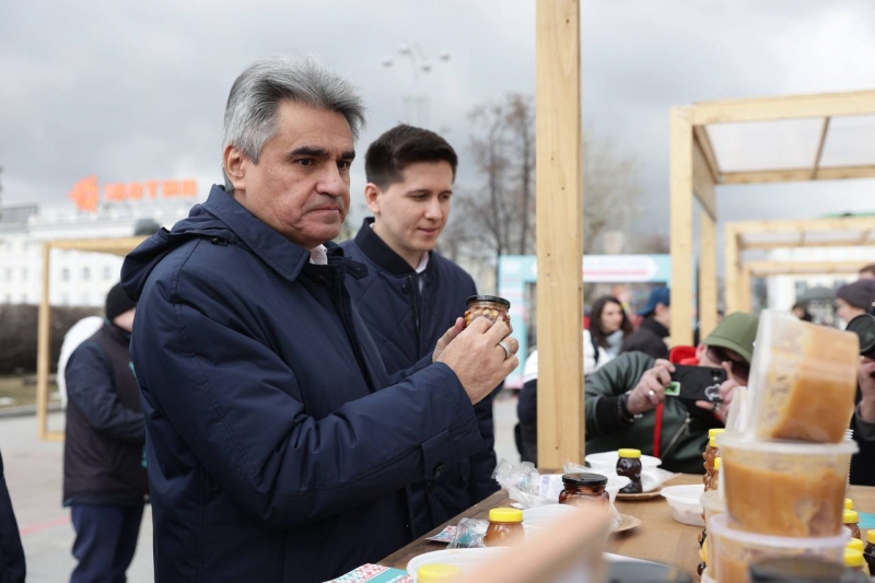 Алексей Нечаев оценил качество уральских продуктов